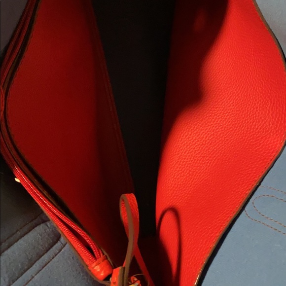 NWOT TUTILO New York perforated tote with pouch - Picture 6 of 12